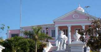 Wir empfehlen den Besuch des berühmten Parlamentgebäudes auf Nassau.