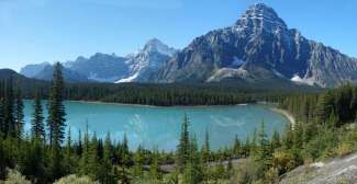 Der Banff Nationalpark ist berühmt für seine wunderschönen Bergketten, schimmernden Seen und vielen Nadelwälder.