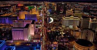 Buchen Sie einen Helikopterflug und bewundern den berühmten Las Vegas Strip von oben.