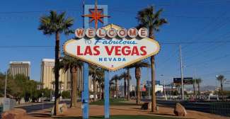 In Las Vegas werden verschiedene Unterhaltungsmöglichkeiten angeboten und es ist vor allem für sein quirliges Nachtleben bekannt.