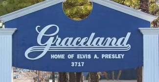 Besuchen Sie Graceland, den ehemaligen Wohnsitz von Elvis Presley.