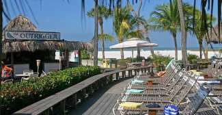 Sie wohnen im Hotel Outrigger Beach Resort Fort Myers Beach, was direkt am Strand liegt.