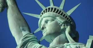 Die Freiheitsstatue ist eines der bekanntesten Wahrzeichen der USA.
