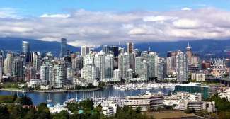 Vancouver zählt zu den schönsten Städten der Welt, unter anderem wegen seiner Lage zwischen den Bergen und dem Meer.