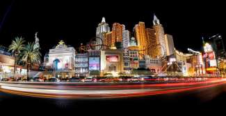 Bei Dunkelheit kommt der berühmte Las Vegas Strip besonders zu Geltung.