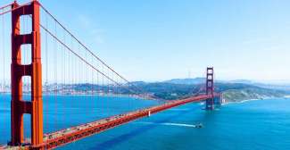 Eines der Wahrzeichen der USA ist die Golden Gate Bridge.