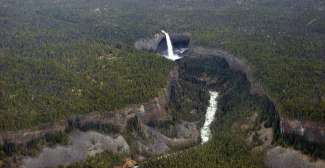 Die Helmcken Falls befinden sich im Well Gray Provincial Park in Kanada.