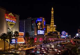 Mit Anbruch der Dunkelheit wird in Las Vegas die spektakulärste Lichtshow der Welt angeknipst.