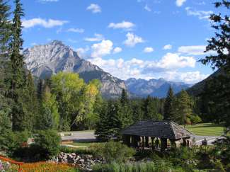 Banff ist von einer schönen Landschaft und atemberaubenden Natur umgeben.