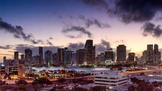 Die Skyline von Miami beim Sonnenuntergang.
