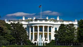 Der Amtssitz des Präsidenten der Vereinigten Staaten von Amerika ist das Weiße Haus.