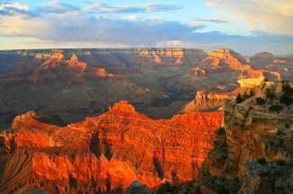 Der atemberaubende Grand Canyon mit seinen verschiedenen Steinschichten gehört zu den gewaltigsten Naturwundern der Erde.