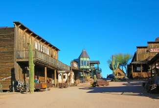 Machen Sie einen Abstecher in die Geisterstadt (Ghost Town) Goldfield, die ca. 50 Autominuten von Phoenix entfernt ist.