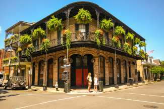 Besuchen Sie den bekannten French Quarter in New Orleans.