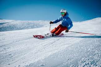 Skifahren in Whistler ist sehr beliebt. Fahren Sie die ursprünglichen Abfahrten der Olympischen Winterspiele 2010 entlang.
