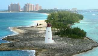 Dieser Leuchtturm auf Paradise Island ist seit 1817 in Betrieb und ist somit der älteste Leuchtturm auf den Bahamas.