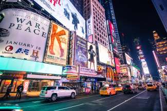Die schrille Leuchtreklame am Times Square in New York ist weltberühmt.
