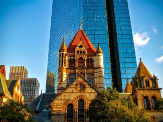 Boston bietet einen Mix aus authentischen alten Gebäuden und modernen Wolkenkratzern.