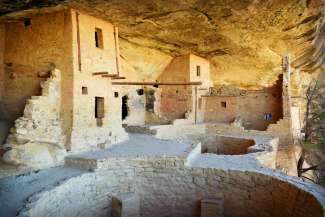 Im Mesa Verde Nationalpark kann man Klippenhäuser bewundern, die vor ca. 800 Jahren von Anasazi-Indianern errichtet wurden.