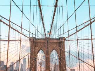 Wenn Sie von Brooklyn aus, über die Brooklyn Bridge nach Manhattan laufen, haben Sie einen atemberaubenden Ausblick auf die Skyline.