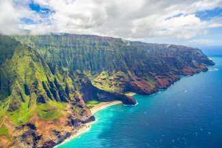 Ein atemberaubender Blick auf die Na Pali Küste von Kauai.