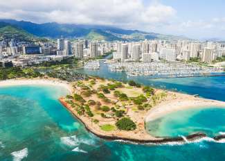 Waikiki ist sehr bekannt und liegt an der Südküste von Oahu.