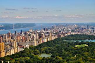 Ein Blick auf einen Teil vom Central Park und auf New York City.