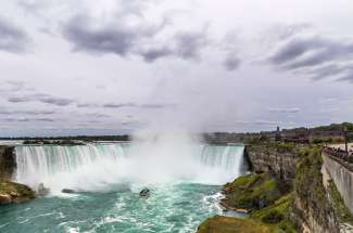 Ein Besuch der Niagarafälle ist empfehlenswert.
