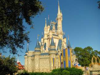 Machen Sie einen Abstecher zum Magic Kingdom in Orlando.