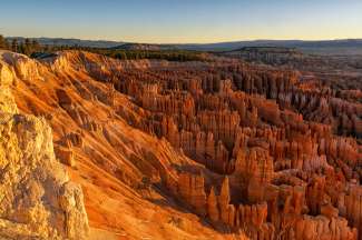 Der Bryce Canyon NP ist bekannt für seine roten Felsformationen.