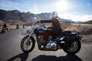 Erfüllen Sie sich einen Traum und fahren mit einer Harley den Highway One entlang.