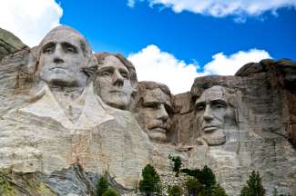 Das Mount Rushmore National Memorial ehrt vier in Stein gemeißelte ehemalige US-Präsidenten und befindet sich in den Black Hills.