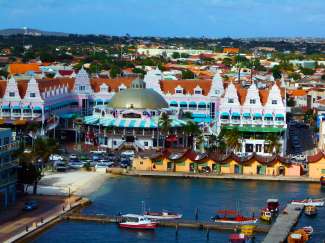 In Oranjestad gibt es viele verschiedene Einkaufsmöglichkeiten.