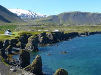 Die Halbinsel Snæfellsnes liegt zwischen der Bucht von Faxaflói und dem Breiðafjörður-Fjord oberhalb von Reykjavik.