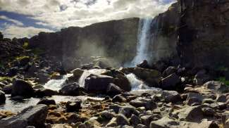 Der Wasserfall Öxarárfoss befindet sich im Nationalpark Þingvellir.