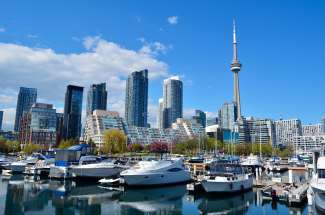 Der natürliche Hafen Toronto Harbour wird zum größten Teil für Freizeitboote genutzt.