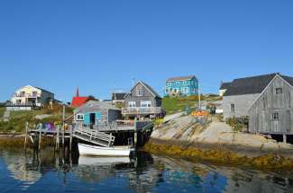 In Peggy's Cove sieht man viele Bootshäuser.
