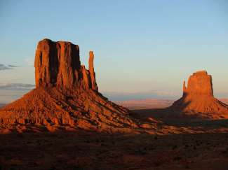 Das Monument Valley befindet sich im Süden Utahs. Die Kulisse ist aus vielen Filmen bekannt.