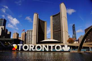 Toronto gehört zu den beliebtesten Städten Nordamerikas. Besuchen Sie z.B. den berühmten CN Tower.