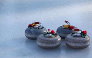 Curling (Eisstockschießen) ist eine beliebte Wintersportart in Kanada, somit auch in der Provinz Manitoba.