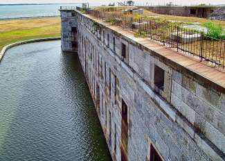 Fort Delaware ist eine ehemalige Hafenverteidigungsanlage.