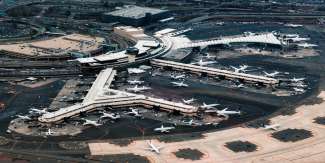 Newark Flughafen (EWR) gehört zu den größten Flughäfen der USA.
