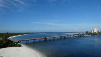 Fahren Sie über zahlreiche Brücken der Florida Keys und genießen die traumhafte Aussicht.