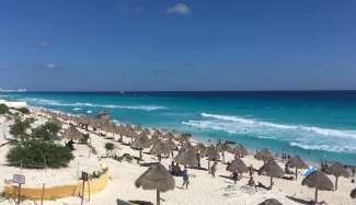 Cancun verfügt über weitläufige schöne Sandstrände.